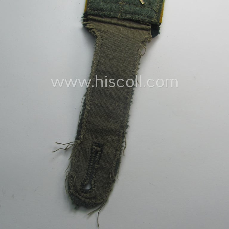 Single - but nevertheless fairly rarely seen! - WH (Heeres) neatly 'cyphered', NCO-type shoulderstrap as was intended for a: 'Feldwebel des Kavallerie-Aufklärungs-Abts. 2'