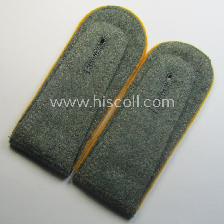 Pair of WH (Heeres) early-war-period- (ie. 'M40'- ie. 'M41'-pattern), EM-type shoulderstraps as was intended for a: 'Soldat eines Kavallerie- o. Reiter-Rgts.'