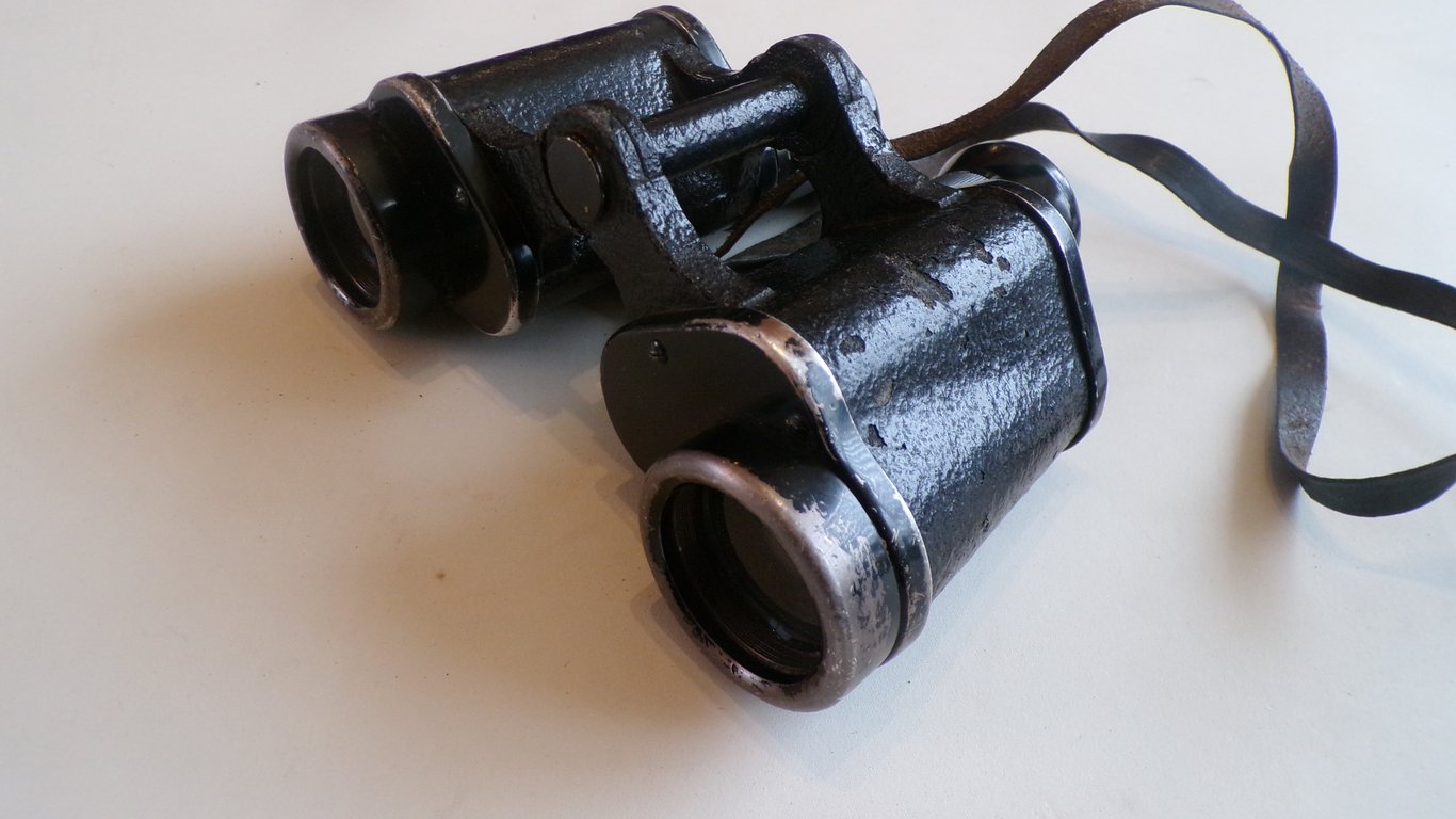 Rare "dym" 6 x 30 binoculars with Strichplatte