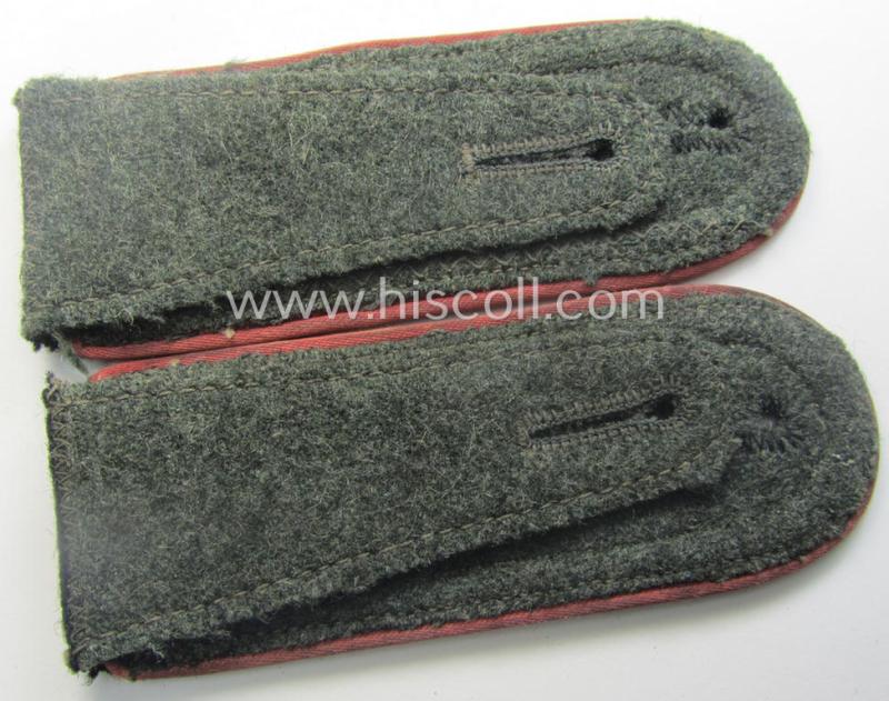 Pair of WH (Heeres) NCO-type shoulderstraps (as was specifically intended to be used on the black-coloured, 'wrap-around'-styled Panzer-tunics) as intended for an: 'Uffz. der Panzer-Trpn.'