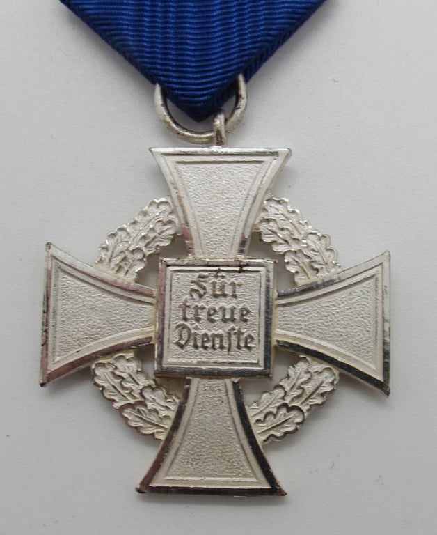 Cased 25 Years Faithful Service Medal ( 'Paul Meybauer' )