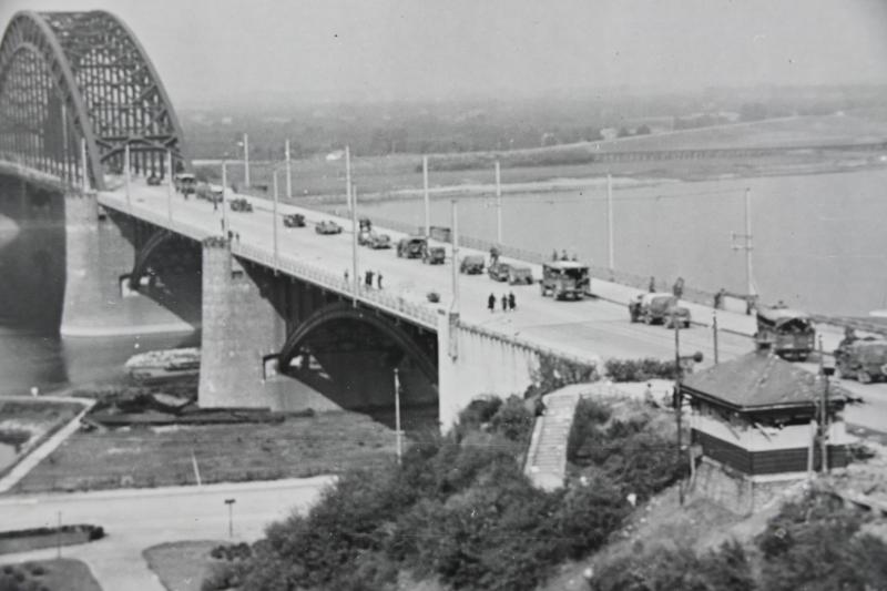 US WW2 Press Photo 'Nijmegen Bridge''