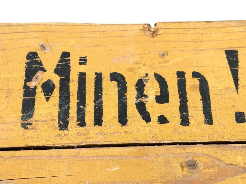 Wooden Sign 'Achtung Minen’