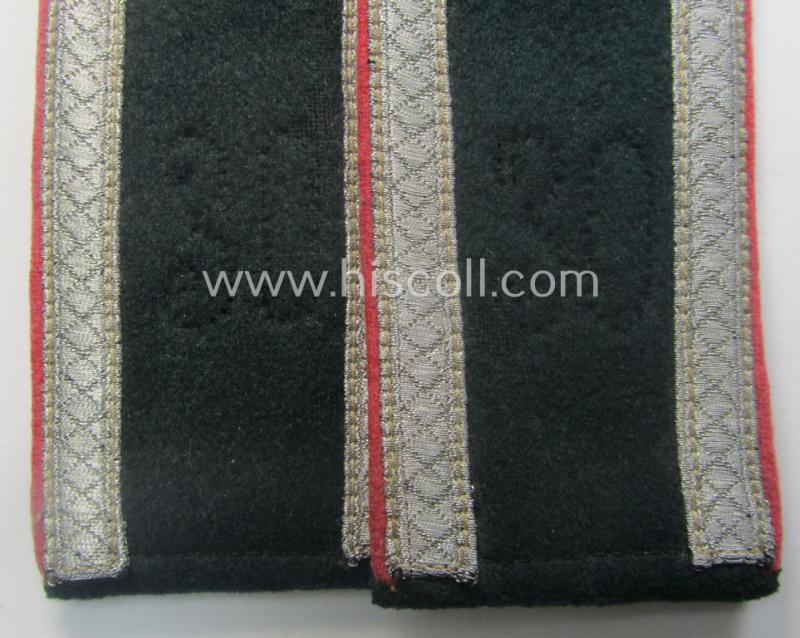 Pair of WH (Heeres), early-war period- (ie. 'M40'-pattern and/or rounded-style) NCO-type shoulderstraps: 'Uffz. eines Panzer- o. Panzerjäger-Rgts. o. Abts.'