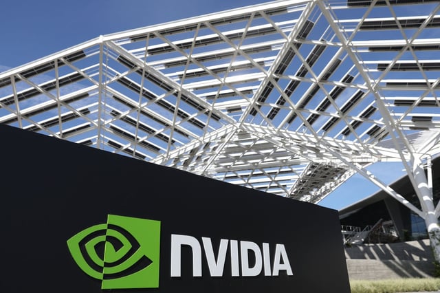 NVIDIA GeForce RTX 5050 - product photo 3 of 5