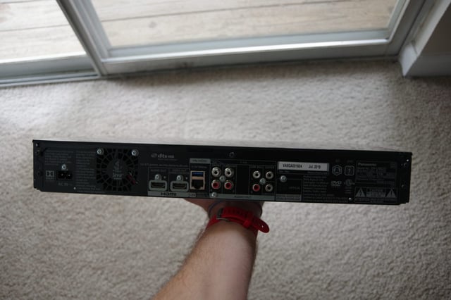 Panasonic UB820 - product photo 3 of 5