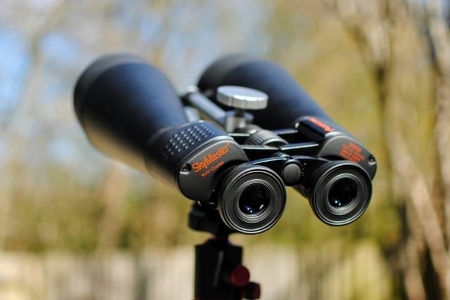 Celestron SkyMaster 25x100 Binoculars – Giant Aperture Binoculars for Deep-Sky Astronomy & Long-Distance Viewing – Multi-Coated Optics – Includes Tripod Adapter & Carrying Case - product photo 4 of 5