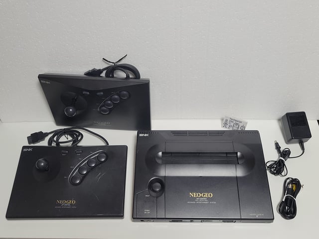 SNK NeoGeo AES vs Plaion NeoGeo AES+ - product photo 3 of 5