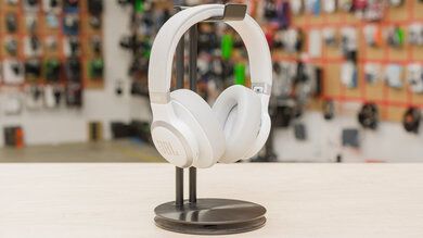 JBL Live 780NC vs JBL Live 680NC - product photo 2 of 5