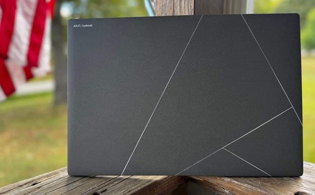 ASUS Zenbook A16 - product photo 3 of 5