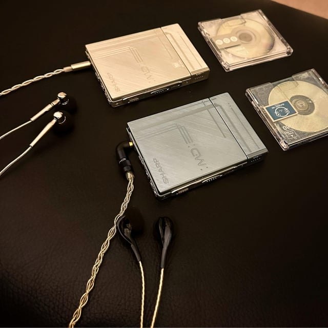 Moondrop Old Fashion vs FiiO EH11 - product photo 3 of 5