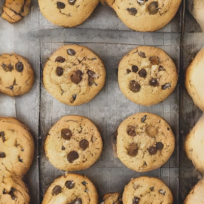 A bunch of cookies that are on a tray