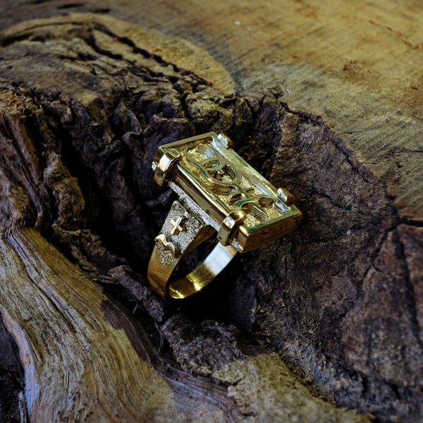 John Dee's Ring Gold