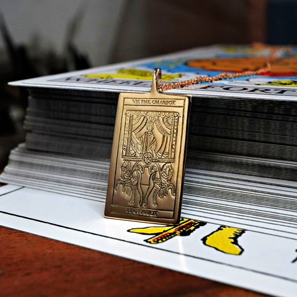 Tarot Streitwagen Anhänger Gold