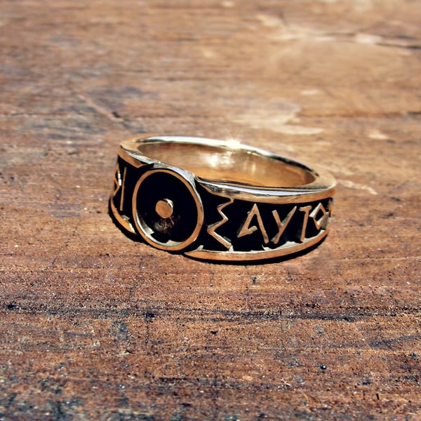 Anillo de oro Mónada