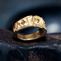 Anillo de oro Mónada