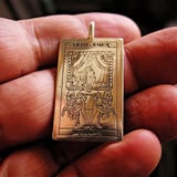 Pendentif or carte de Tarot, le chariot