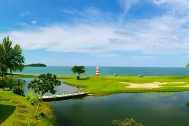 Golf in Thaplamu Course with 18 Holes (72 Par)