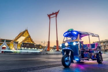 Bangkok Street Eats by Tuk Tuk, Flower Market and Giant Swing Guided Tour