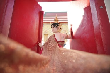 Photoshoot + Thai Costume Rental at Wat Arun with Makeup and Hair