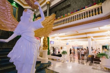 Golden Dome Cabaret Show - Thai Pass