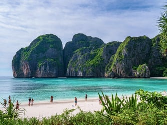 Phi Phi Island Day Trip by Speedboat with Joined Transfer and Buffet Halal Lunch