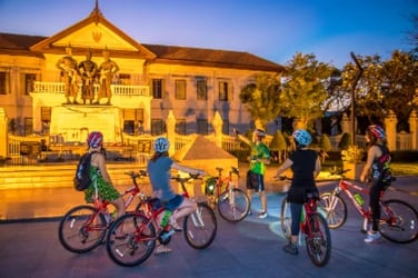 Chiang Mai Night Bike, Local Food and Temple Guided Tour