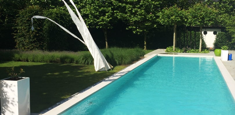 moderne polypropyleen zwembaden in groen decor