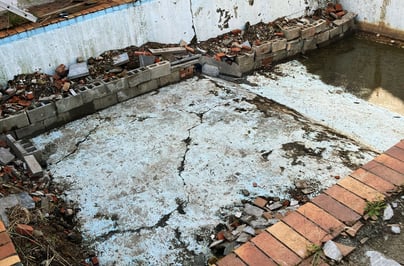 zwembad renoveren in vervallen staat