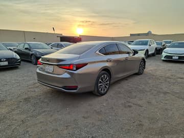 لكزس أي اس 250