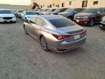 لكزس أي اس 250