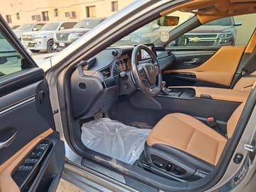 لكزس أي اس 250