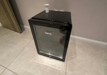 REFRIGERATOR 82