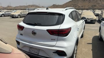 MG ZS STD - 2023