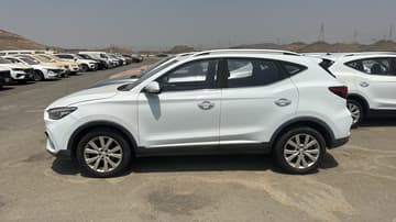 MG ZS STD - 2023