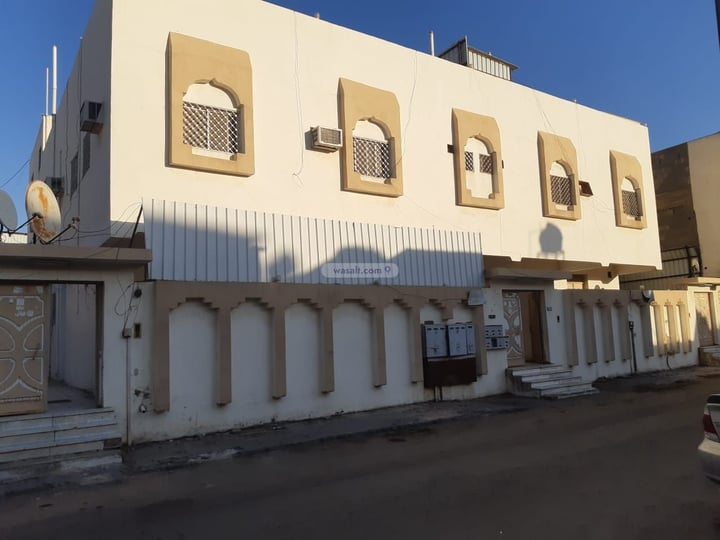 Building 620 SQM with 3 Floors Facing West Al Aziziyah Al Qadimah, Tabuk