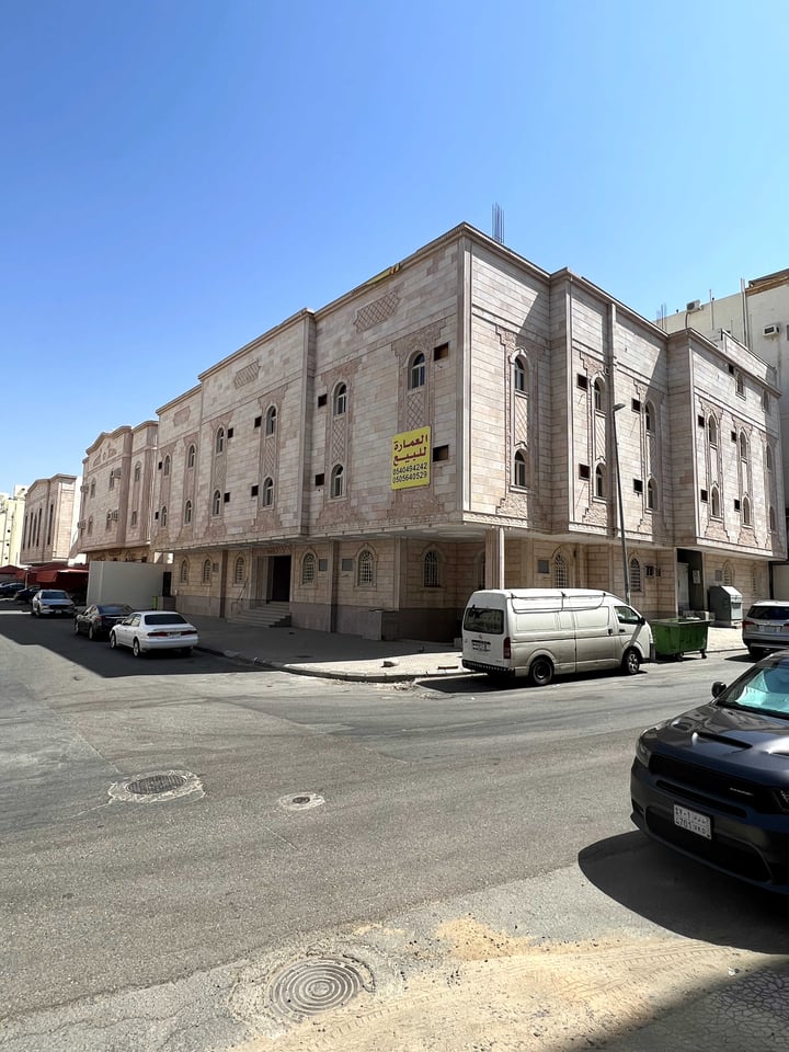 Building 1026 SQM with 4 Floors Facing West, South Batha Quraysh, Makkah