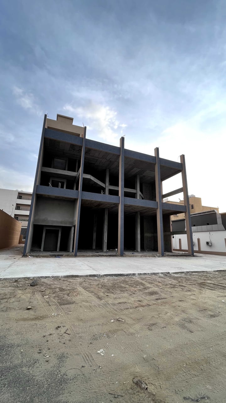 Building 900 SQM with 3 Floors Al Jamiyin, Khamis Mushayt
