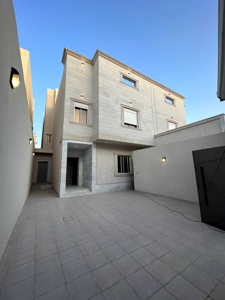 Villa 347 SQM Facing North on 15m Width Street Um Aljoud, Makkah