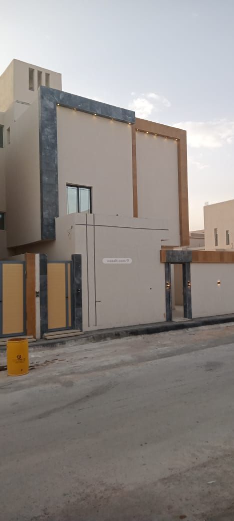 فيلا 225 متر مربع مع شقة واجهة جنوبية النظيم، شرق الرياض، الرياض