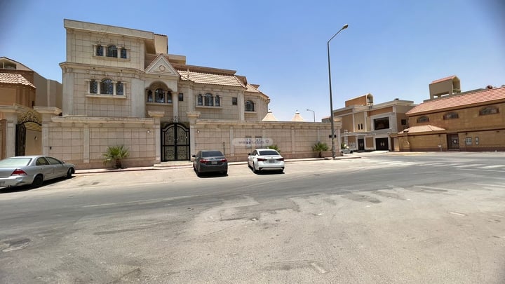 Villa 750 SQM with 2 Apartments Facing East Al Munisiyah, East Riyadh, Riyadh