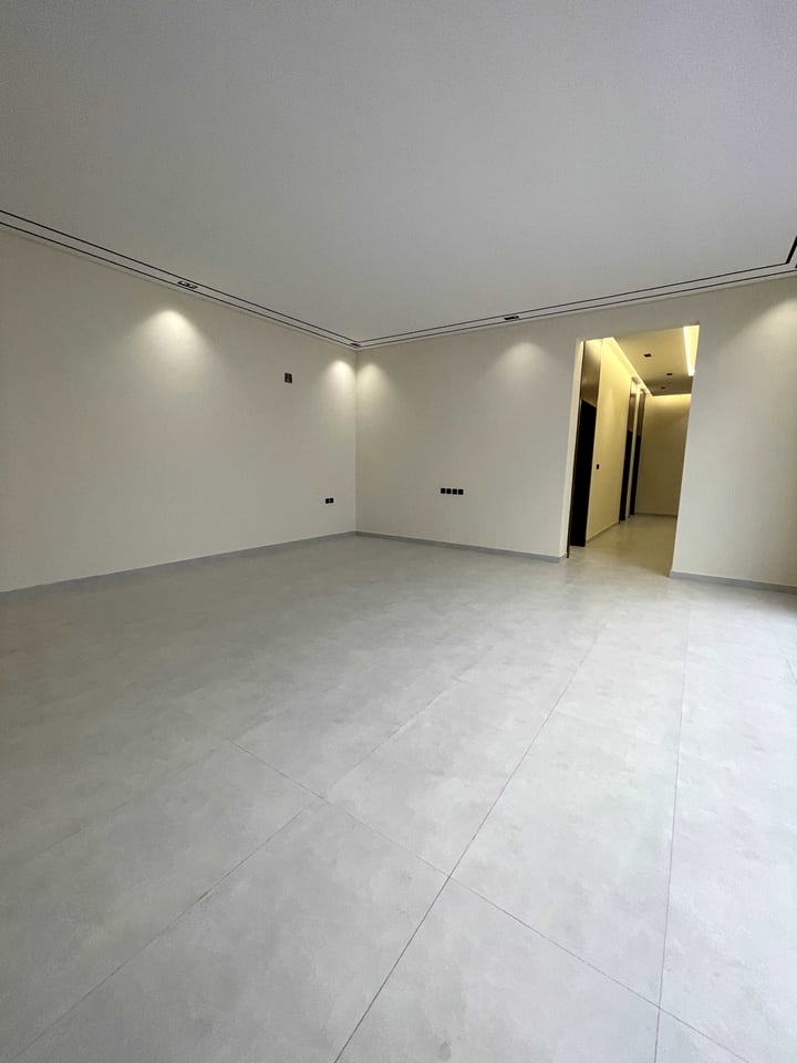 Floor 360 SQM with 5 Bedrooms Al Mahdiyah, West Riyadh, Riyadh