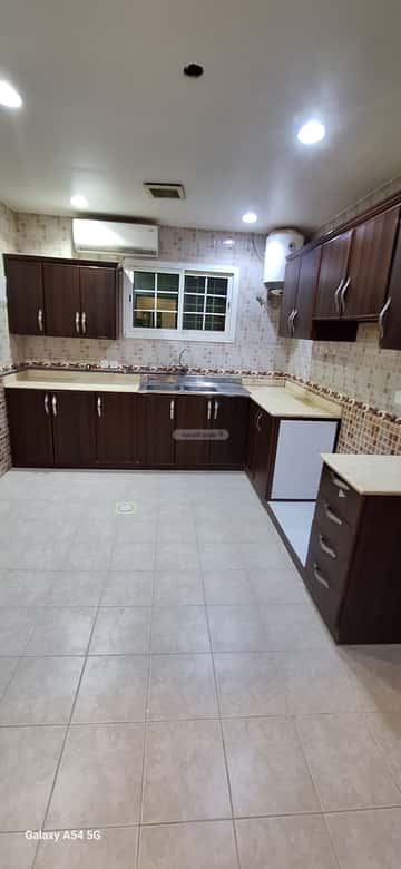 Floor 350 SQM with 8 Bedrooms Al Wadi, North Riyadh, Riyadh
