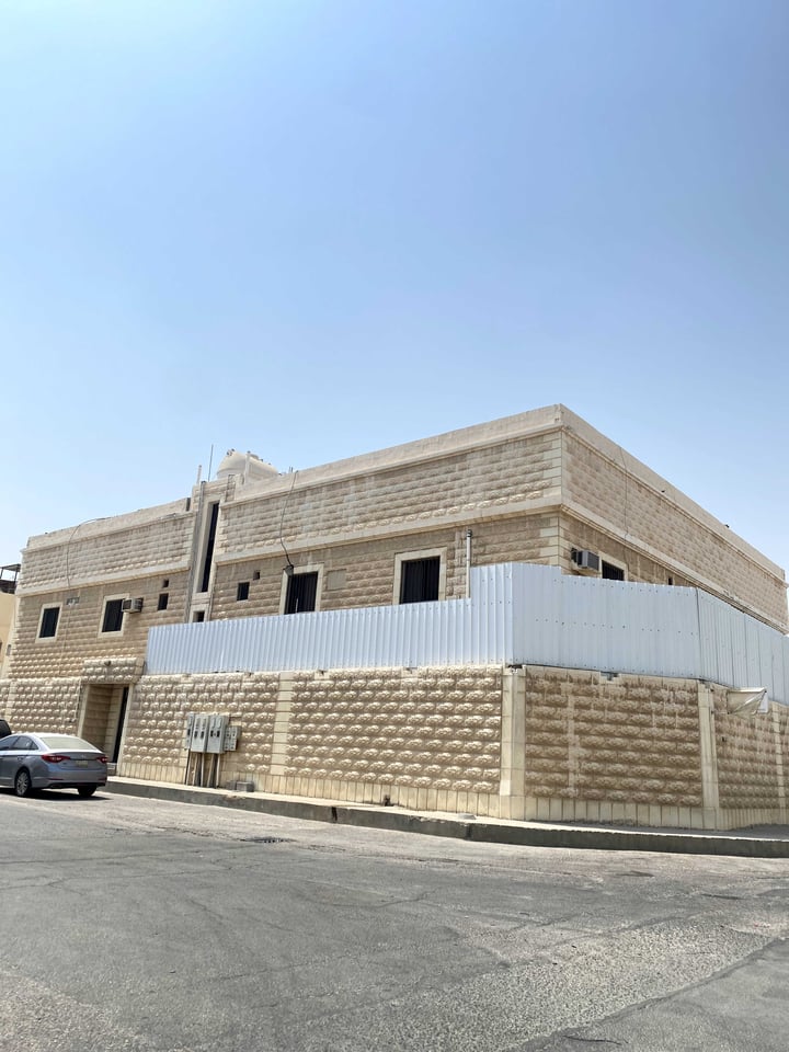 Building 870 SQM Facing East Badr, Dammam