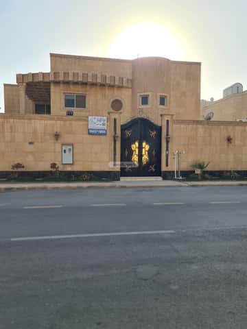 Villa 900 SQM Facing East with 5 Bedrooms King Fahd, North Riyadh, Riyadh