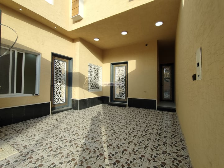 دور 157 متر مربع ب 4 غرف العزيزية، جنوب الرياض، الرياض