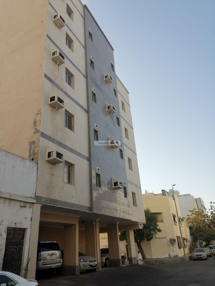 Building 220 SQM with 4 Floors Facing North Ar Rabwah, North Jeddah, Jeddah