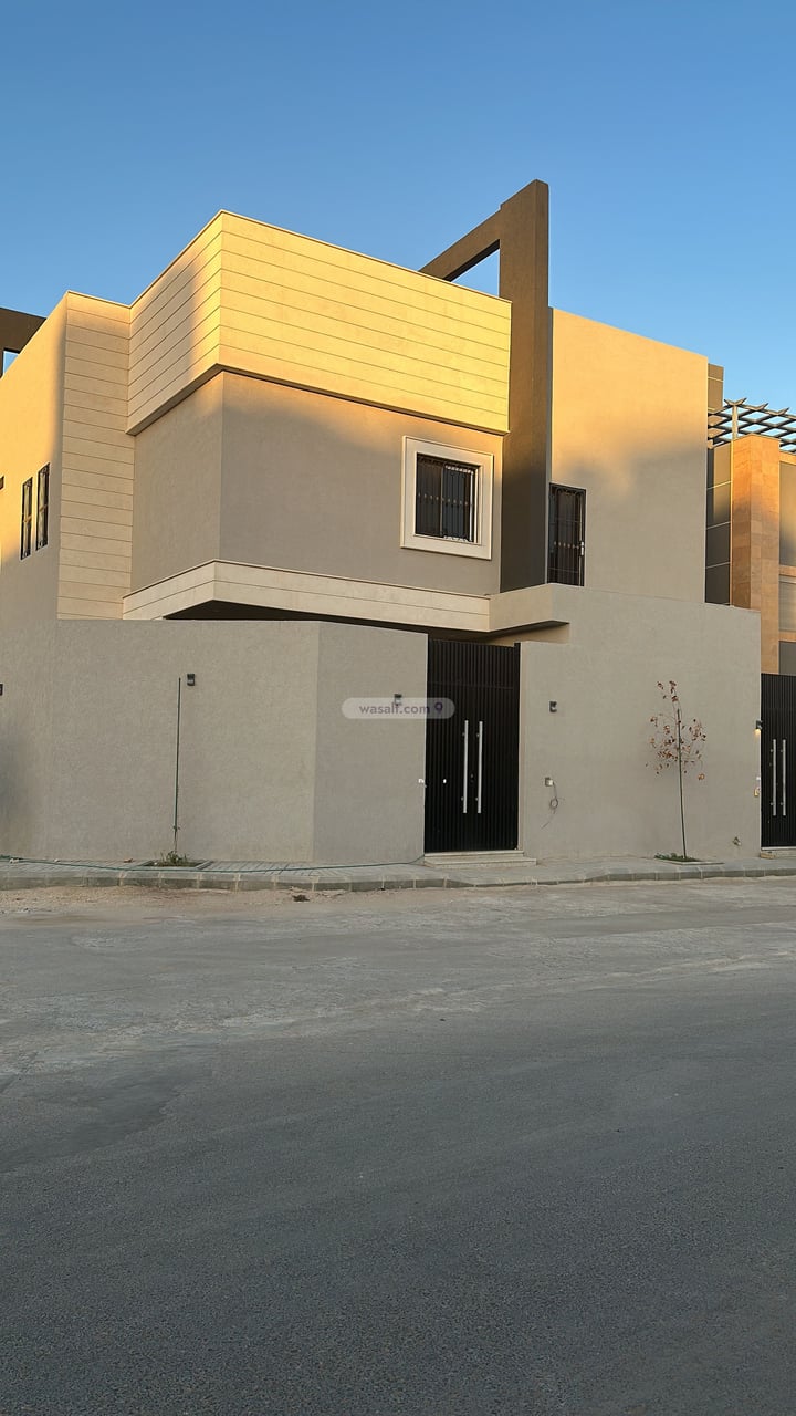 Villa 430 SQM with 1 Apartment Facing North Al Mahdiyah, West Riyadh, Riyadh