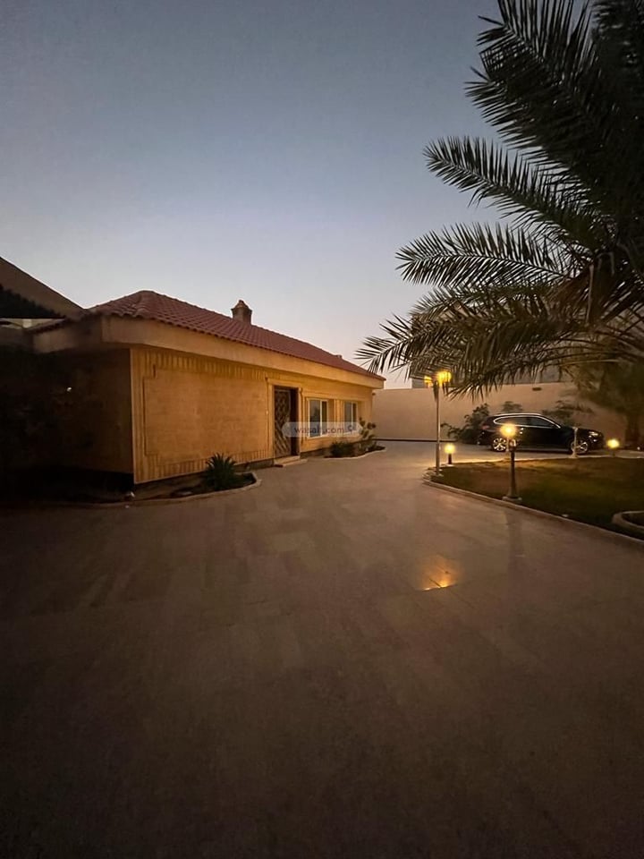 فيلا 1145 متر مربع مع شقة واجهة شمالية عرقة، غرب الرياض، الرياض