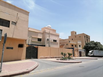 عمارة 1242 متر مربع بدورين واجهة شمالية الملز، وسط الرياض، الرياض